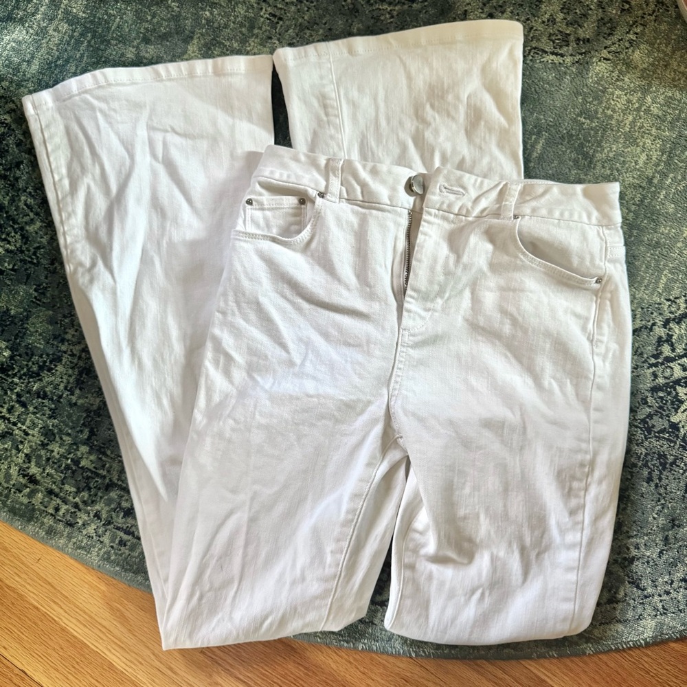 ASOS - Women’s (Sz 6) 28” waist, 32” inseam White Denim Flare Jeans